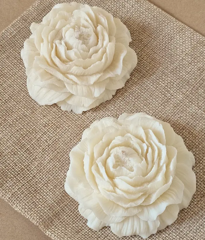 Floral Candle - Image 3