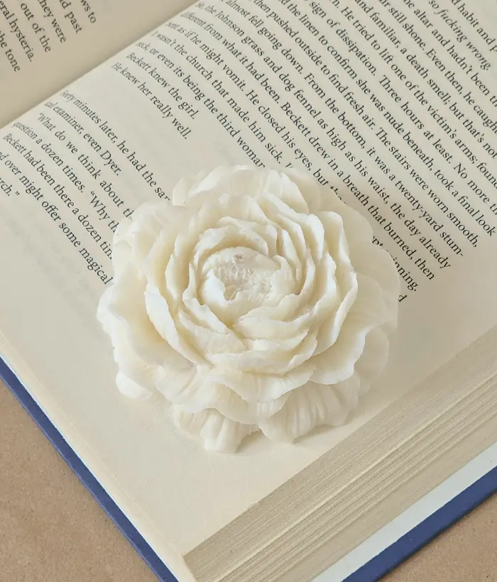 Floral Candle - Image 2